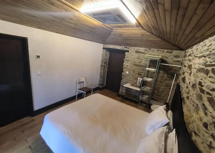 Casa Do Porco - Farm & No Douro بيت ضيافة 3*